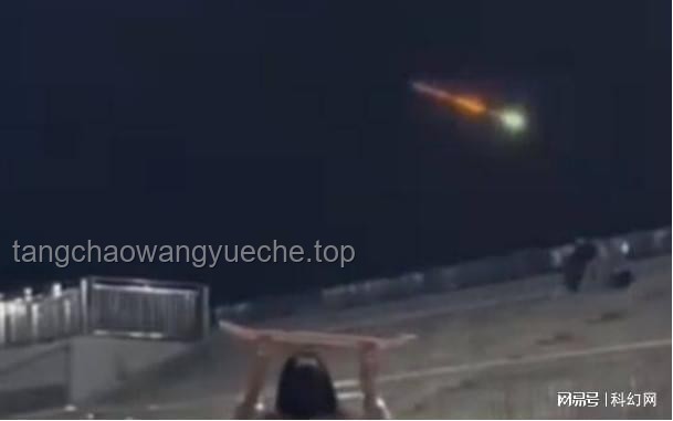 广东多地夜空现耀眼发光体：专家揭秘火流星现象